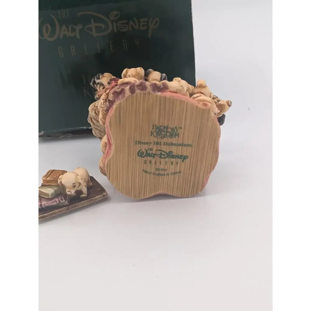 Walt Disney Store Gallery, Harmony Kingdom 101 DALMATIANS (WDWR101) 2001 Limited